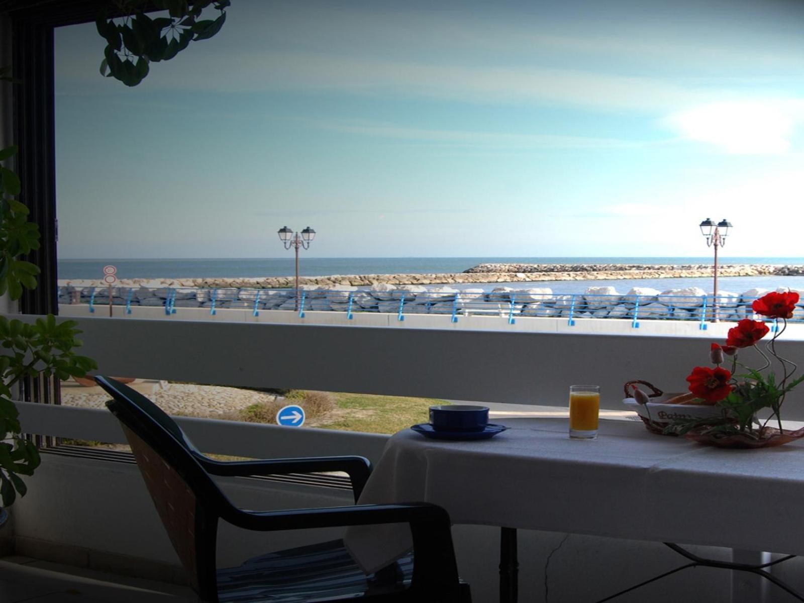 Hotel Le Dauphin Bleu Saintes-Maries-de-la-Mer Esterno foto