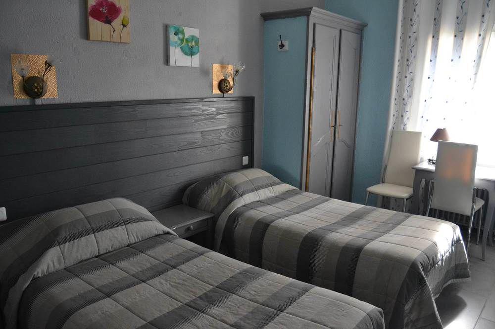 Hotel Le Dauphin Bleu Saintes-Maries-de-la-Mer Esterno foto